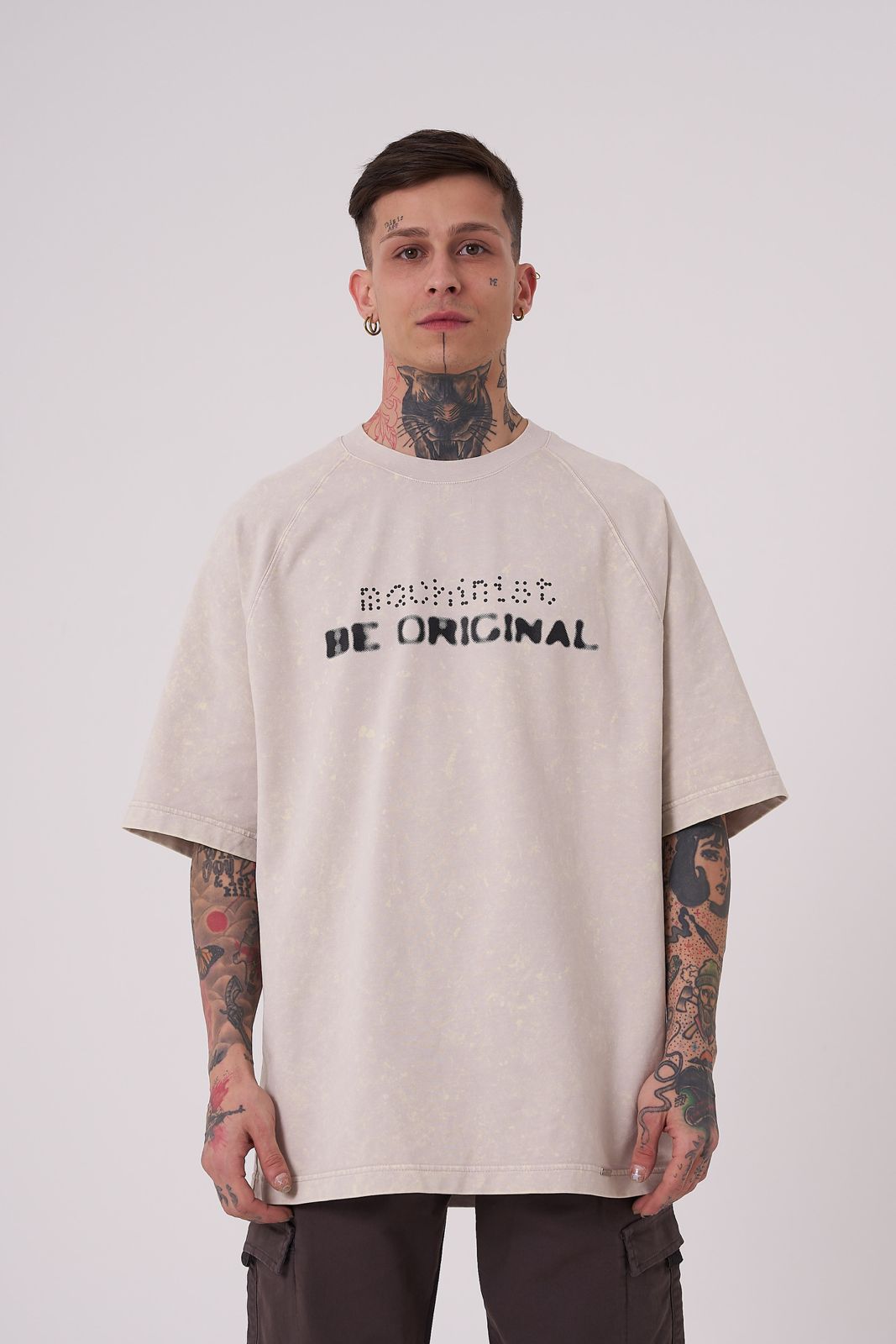 Be Original Graphic T-Shirt – Trendy Oversized Beige Tee with Bold